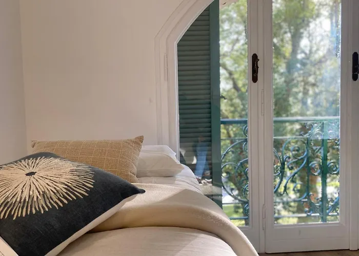 Casaviva-Stylish Trilo With Ac-Shared Pool-Parking