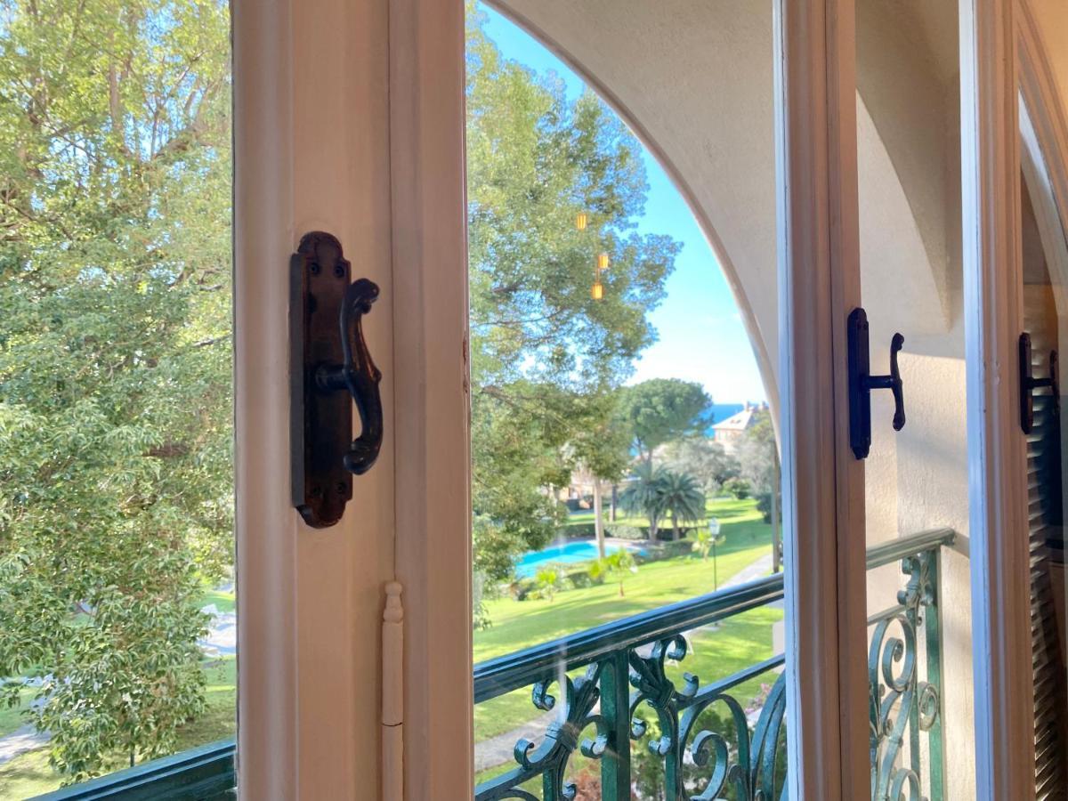 Casaviva-stylish Trilo With Ac-shared Pool-parking Apartment