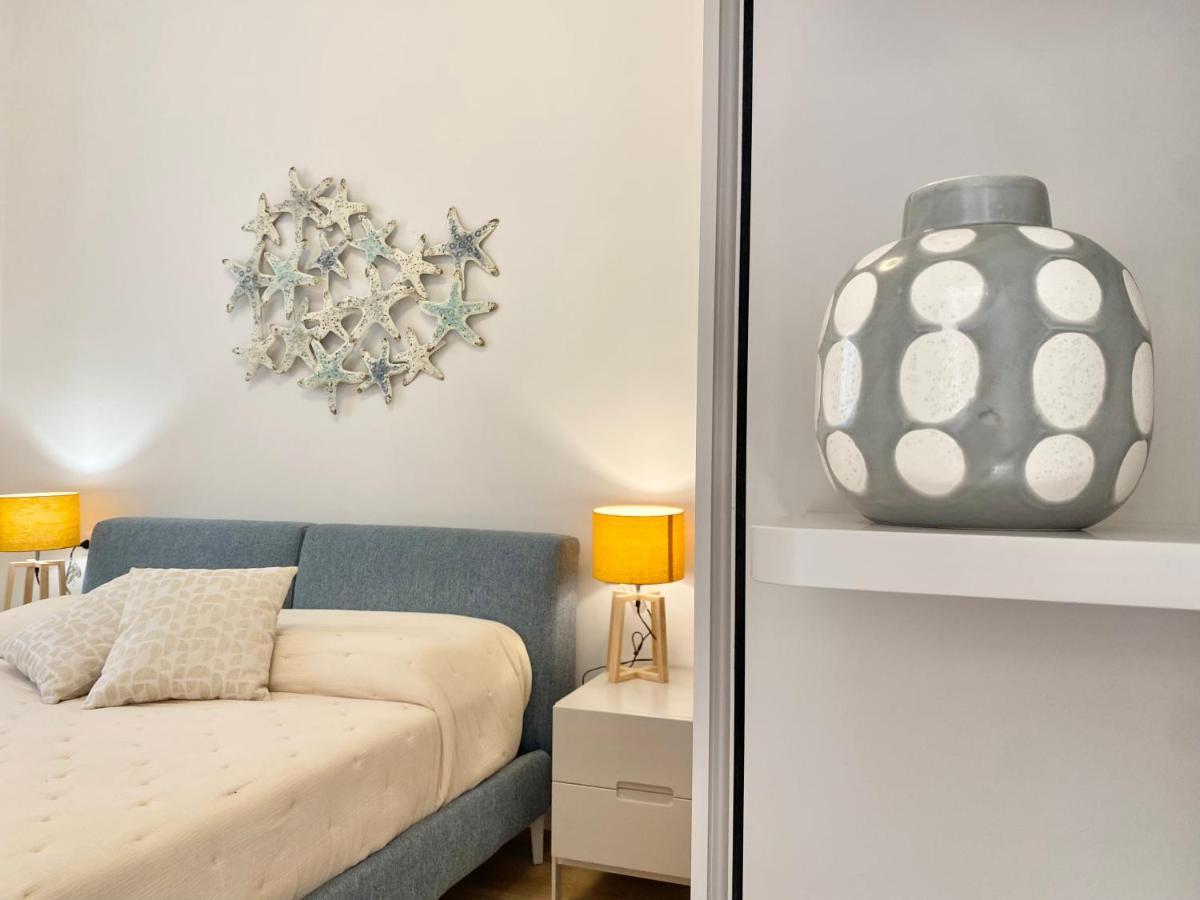 Casaviva-stylish Trilo With Ac-shared Pool-parking Apartment Genoa
