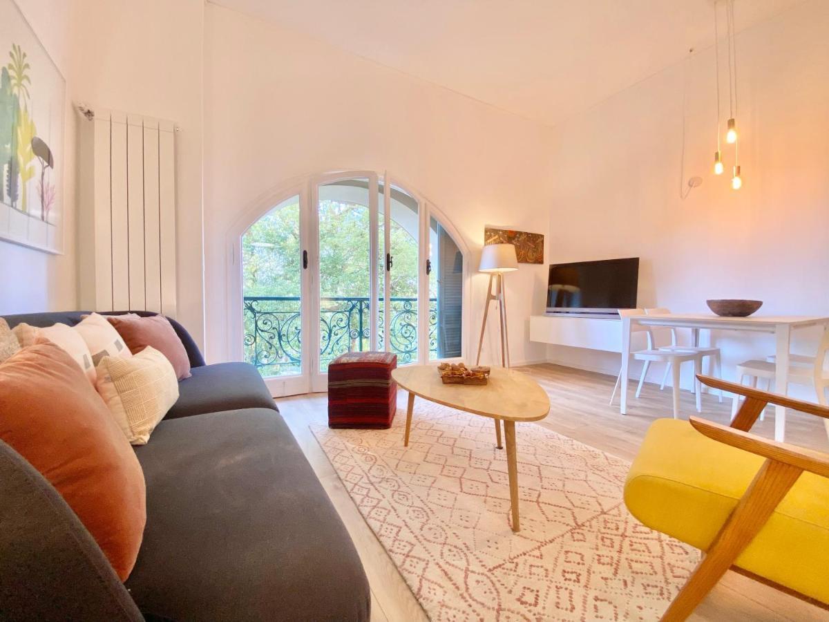Casaviva-stylish Trilo With Ac-shared Pool-parking