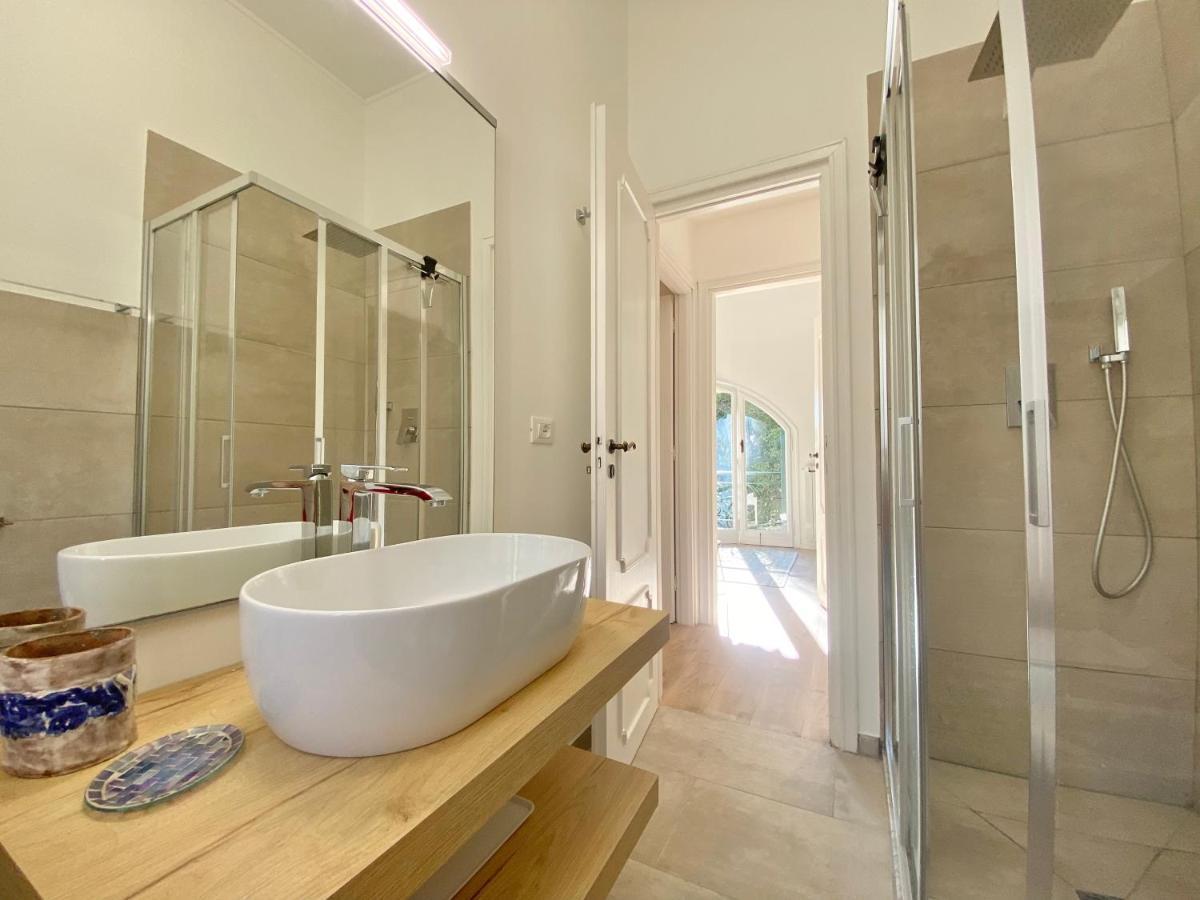 Casaviva-stylish Trilo With Ac-shared Pool-parking * Genoa