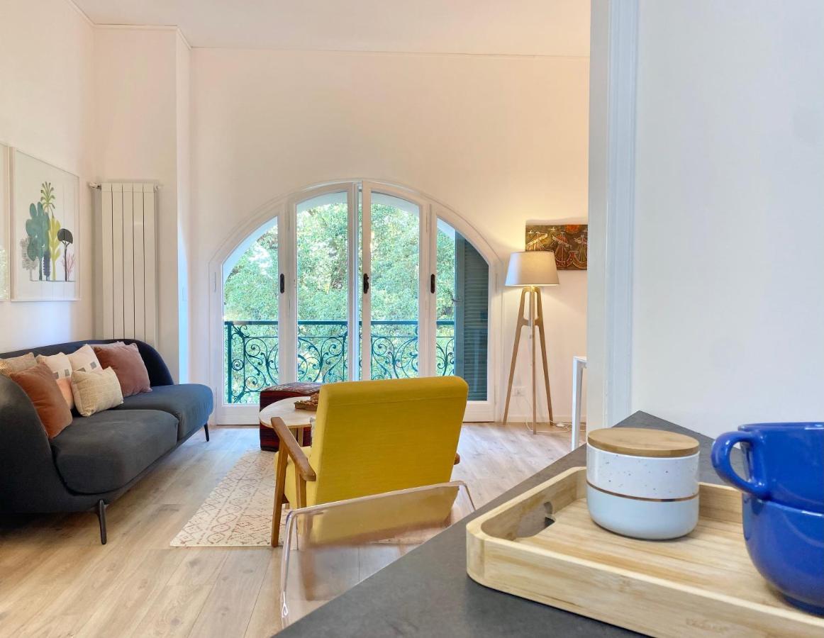 Casaviva-stylish Trilo With Ac-shared Pool-parking Apartment