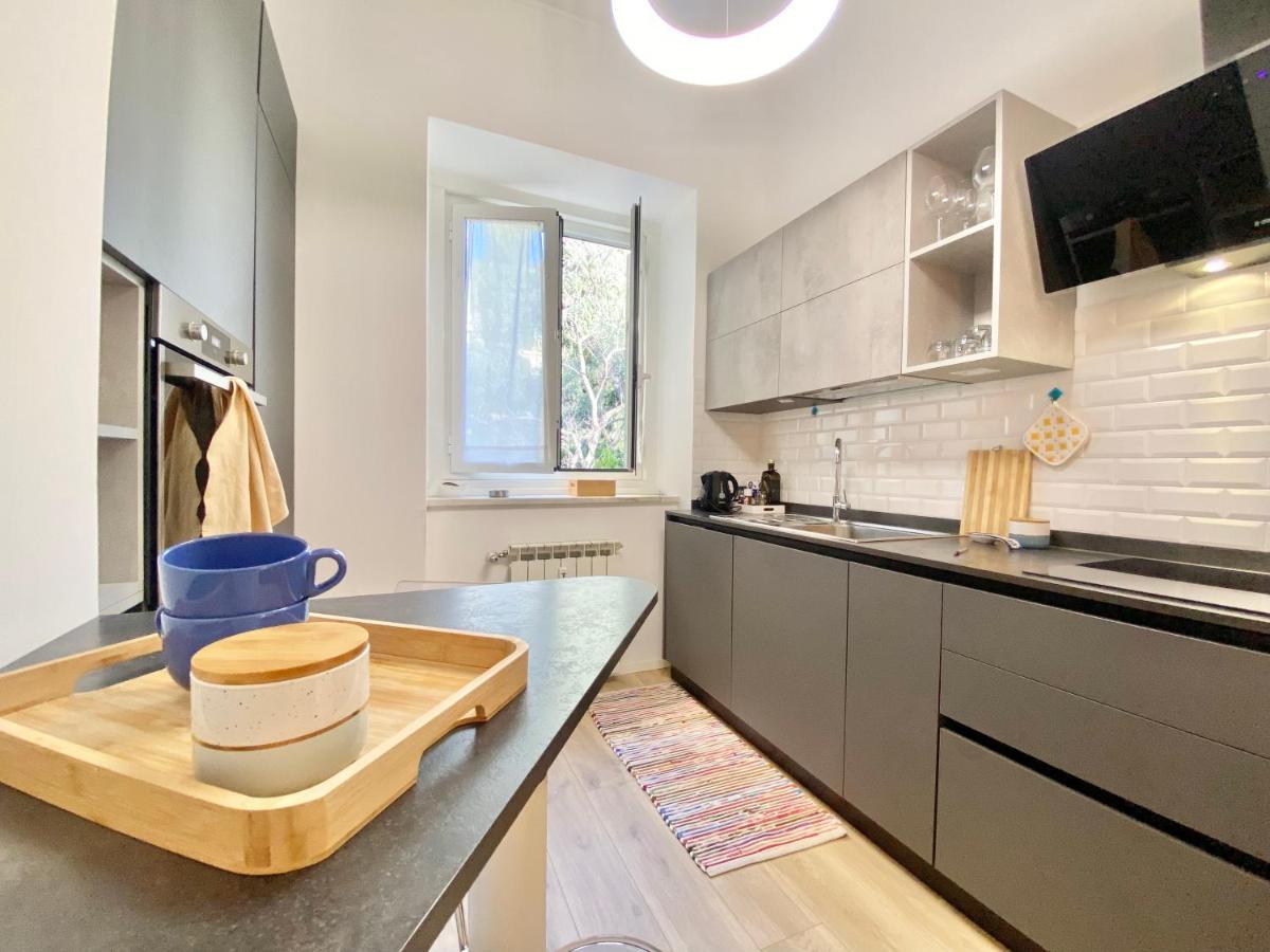 Casaviva-stylish Trilo With Ac-shared Pool-parking Apartment Genoa